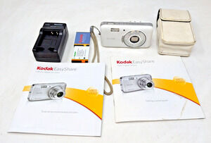 Kodak EasyShare V1003 10MP White Digital Camera w/ Charger case tested works